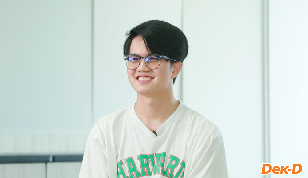 เบ๊บ นักเขียนนามปากกา นกน้อยสีไฟแดง