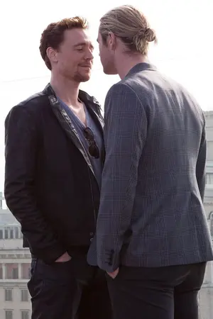 ปกนิยาย Irreplaceable 1 (Thorki-Hiddlesworth-Chriski)