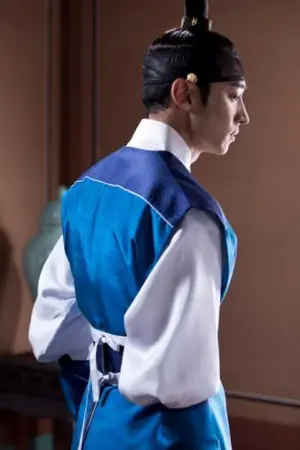 ปกนิยาย รักเร้นเซ่นบัลลังก์