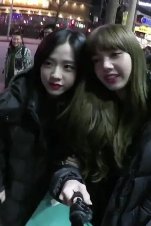 ปกนิยาย FIC BLACKPINK [1-SHOT] LISOO - เดินสะดุดมด