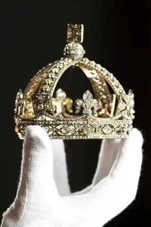 ปกนิยาย เพชรมงกุฏมาร