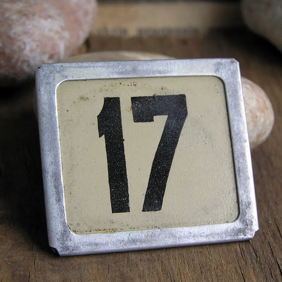 Счастливое число 17. Цифра 17. 17 Фото цифры. Цифры 17 17. Цифра семнадцать.