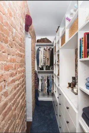 ปกนิยาย Gwyndale closet ห้องเสื้อลึกลับของกวินเดล