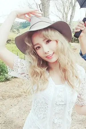 ปกนิยาย [Fic.SNSD] ผจญภัยกับยัยหมาป่า ศึกตามหาแสงสว่างพันปี [TAENY][Yuri]