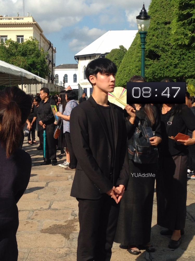 เตนล์ ชิตพล ลี้ชัยพรกุล วง NCT เด็กไทยจากค่ายเพลงเกาหลี มาร่วมลงนามถวาย