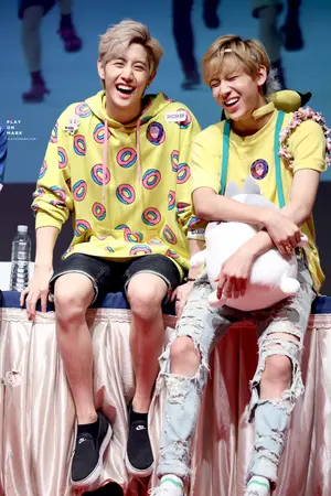ปกนิยาย รุ่นพี่ (markbam) ft.got7
