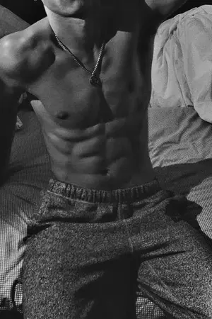 ปกนิยาย ดอกไม้พลาสติก...( มี E-book )