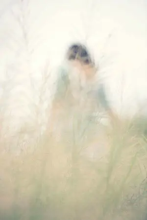 ปกนิยาย ผ้าม่านสีขาว รองเท้าสีเบจ