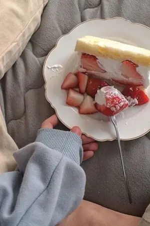 ปกนิยาย strawberry and chocolate always taste like you :)