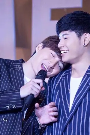 ปกนิยาย Morning Krist เตียงนอน หมอนข้าง ผ้าห่ม [สิงโตxคริส]