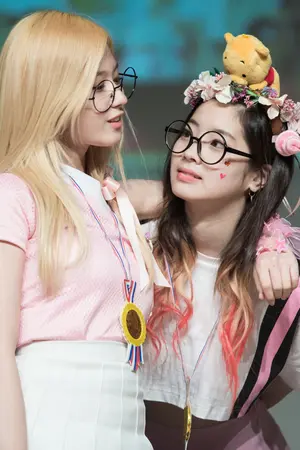 ปกนิยาย [TWICE] OS - อย่าให้เขารู้ (SANA x DAHYUN)