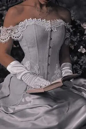 ปกนิยาย ฉากหลังของสตรีผู้มั่งคั่ง คือคลังตัวอันตรายในต่างโลก (Reverse Harem)