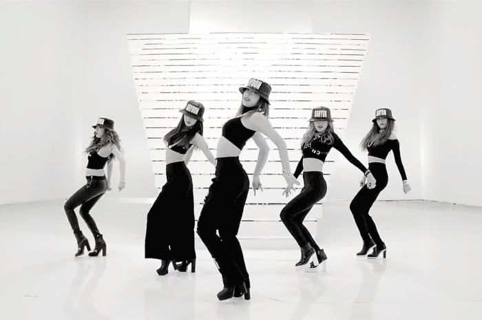 Песня dance version. 4minute Crazy. 4minute Crazy фотосессия. 4minute Crazy op. 4minute cur it out.