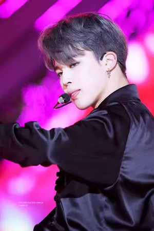 ปกนิยาย The wall between us [bts x you , jimin x you ft.kpop]