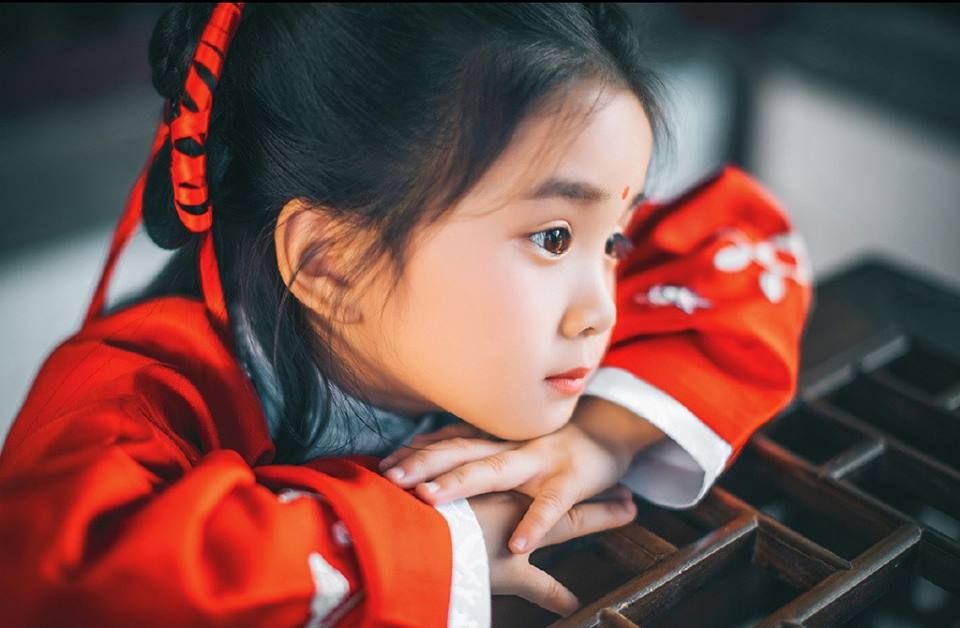 Китаянка с ребенком. Китаянки дети. Красиыйкитайский ребенок. Смешные китайские дети. Китайцы дети.