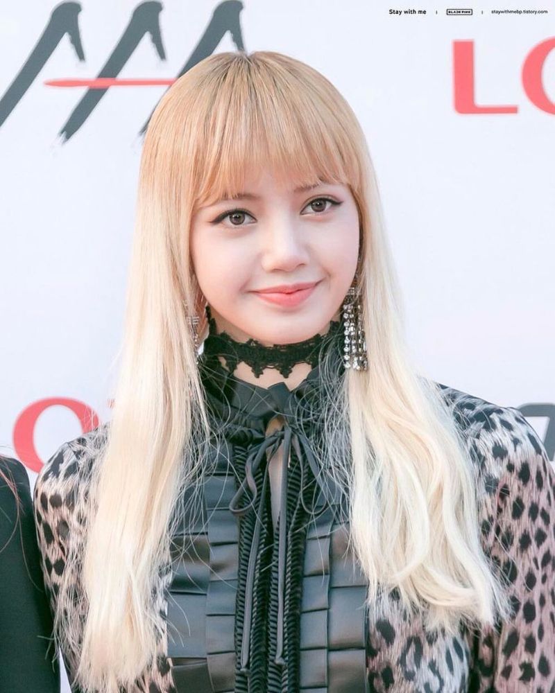 Лиса до и после пластики. Lisa BLACKPINK. Lisa BLACKPINK до пластики. Лалиса Манобан дебют. Лалиса Манобан в детстве.