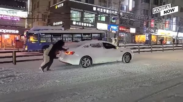 ภาพที่เห็นได้บ่อยในช่วงนี้บนท้องถนนเกาหลี