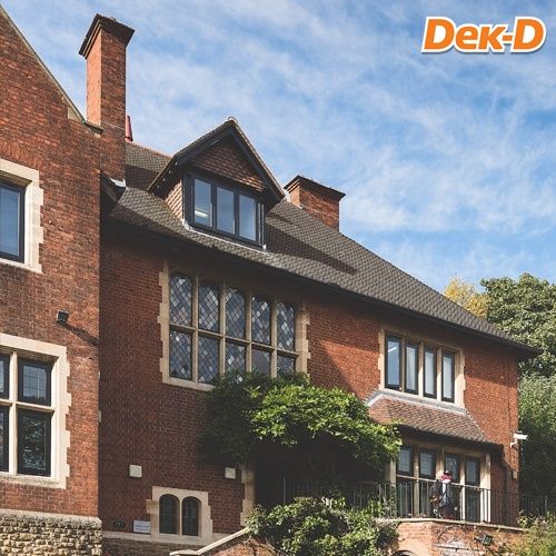 ด้านหน้าของโรงเรียนมัธยมปลาย Cambridge Tutors College