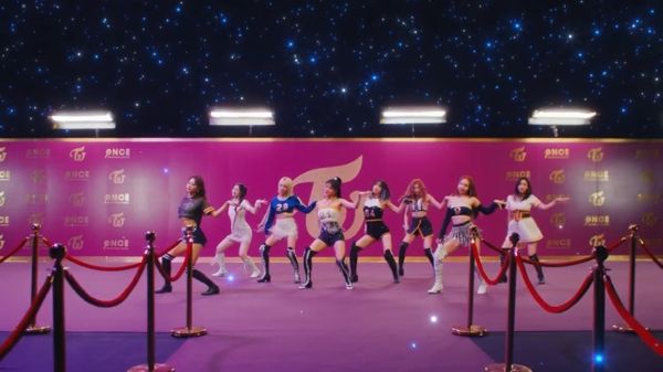 TWICE "The Feels" M/V
