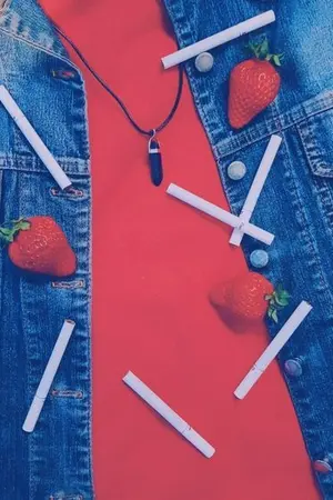 ปกนิยาย Strawberries and cigarettes #Harrisontom (omegaverse)