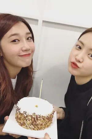 ปกนิยาย [Eunji x Naeun] Close Friend  เพื่อนสนิท [Feat Apink Member]