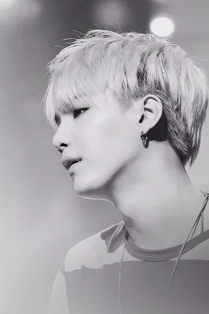 ปกนิยาย CRAZY BIT*H #ฟิคเสพติดน้ำตาล