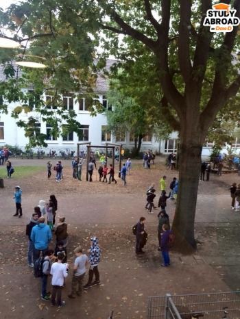 บรรยากาศที่โรงเรียนมัธยม Oberschule Westercelle