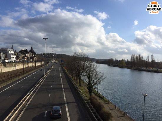 แถวๆ โรงเรียน