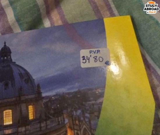 ถ่ายเก็บไ้ว้เพราะช็อกราคามาก มันคือหนังสือภาษาอังกฤษที่บ้านเราซื้อได้ในราคา 200-400 บาท แต่ที่นั่น 1,320 บาทได้