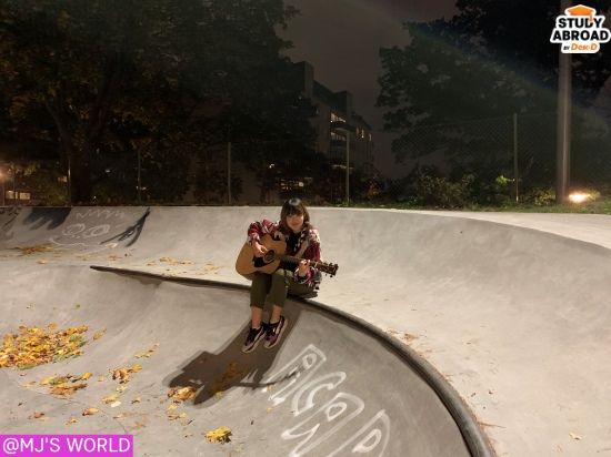 เล่นกีตาร์ชิลล์ๆ