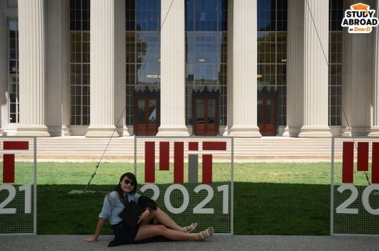 ส่วนอันนี้ถ่ายตอนเรียนจบ