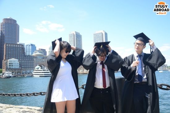 เพื่อน ๆ นักเรียนไทยรุ่นเดียวกันที่เรียนฟิสิกส์เหมือนกัน