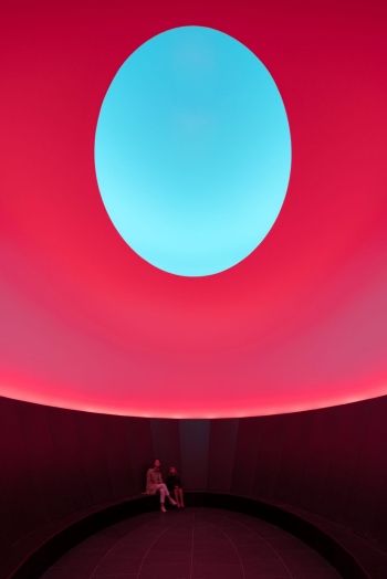 ตัวอย่างของงาน light installtion ผลงานของ James Turrell