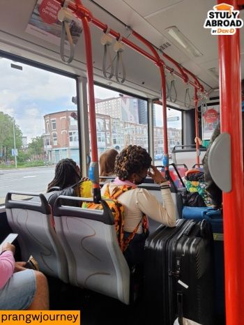 นั่งรถเมล์จากสถานีรถไฟ Den Haag