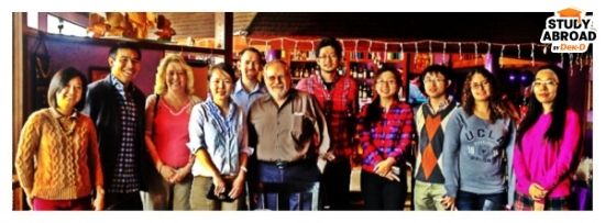 รูปกับอาจารย์เพื่อนๆ น้องๆ ในกลุ่มวิจัย