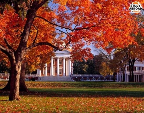 The Rotunda สัญลักษณ์ UVa เวลารับปริญญาก็เดินกันลงมาจากตรงนี้ 