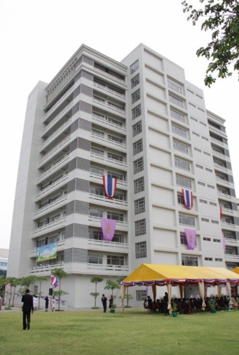 ตอนอยู่ไทยเรียนที่ตึกบรมราชชนนีศรีสัตพัฒน์