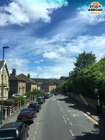 (วิวของรถบัสระหว่างเดินทางไปมหาลัยใน Bath)