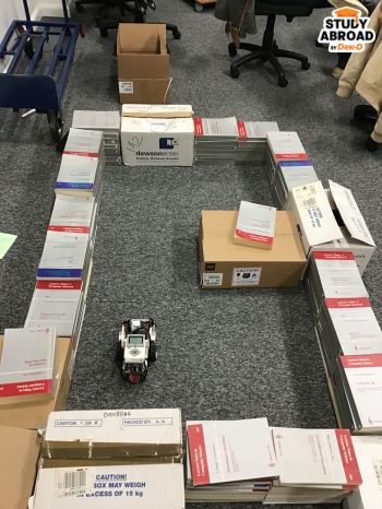 (ตอนนั้นได้เลือกลงเรียนวิชา Intelligent Cognitive System เป็น Assignment ที่ต้องเขียน Code บน Lego Mindstrom ให้เคลื่อนไหววนรอบในพื้นที่ที่กำหนด และสามารถเปลี่ยนเส้นทาง ถ้าชนกำแพง)