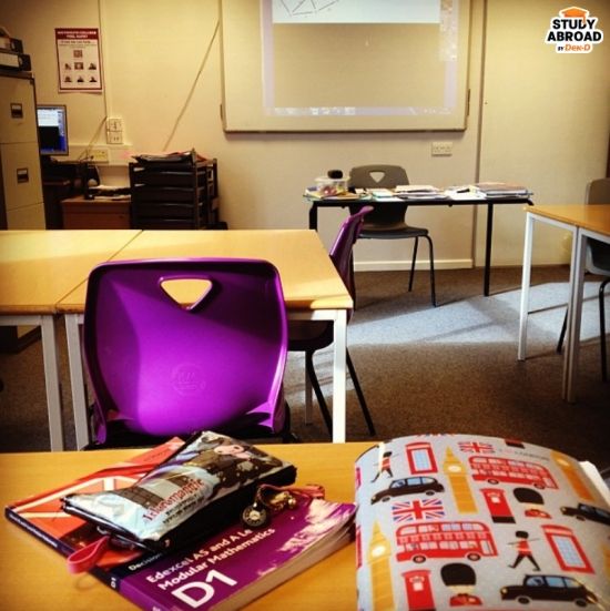 (Weymouth College - คลาสเล็กมาก เพราะมีคนเลือกเรียนวิชา Decision Math แค่ 5 คน)