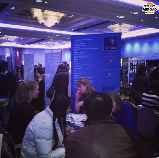 (University Fair - แต่ละปีจะมีการจัด University Fair ให้เรามีโอกาสได้ไปคุยกับเจ้าหน้าที่ของมหาลัยเพื่อสอบถามข้อมูล ซึ่งงานนี้จะมีการจัดขึ้นทุกปีที่ไทยเหมือนกัน Tips อีกอันนึงคือติดต่อรุ่นพี่ที่กำลังเรียนอยู่ หรือเรียนจบแล้วเพื่อถามข้อมูลด้วยก็ดีค่ะ)