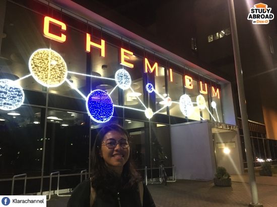 ตึกเรียนที่เอสโตเนีย ตึก Chemicum ไฟประดับยังดูเคมีเลย
