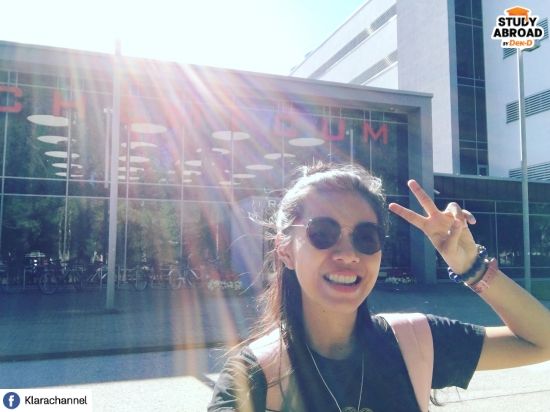 หน้าตึกเรียนวันสุดท้ายที่เอสโตเนีย