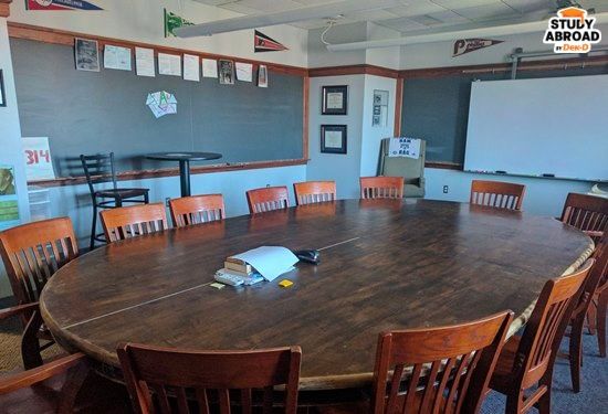 โต๊ะเรียนสำหรับอภิปราย