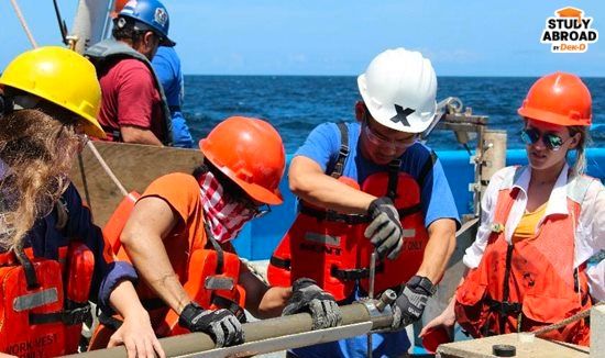 ออกทะเลที่อ่าวเม็กซิโกเพื่อเก็บตัวอย่างชั้นหิน และ คลื่น Seismic