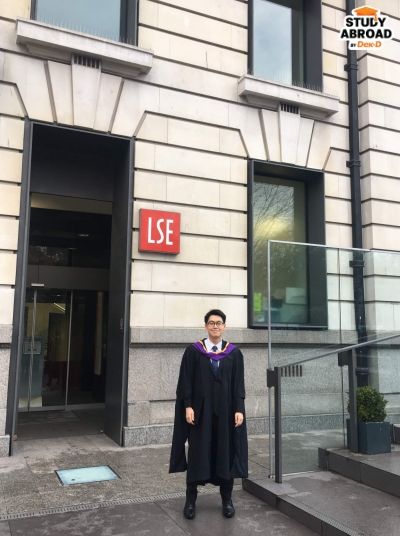 ชุดคุรยของ LSE จะเป็นสีม่วงกับสีเหลืองทองครับ