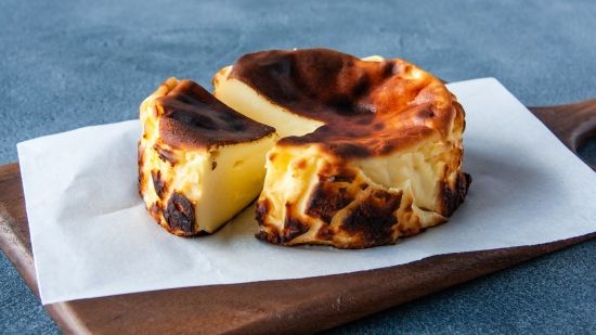 “ชีสเค้กหน้าไหม้” (Barque Cheesecake)&nbsp;