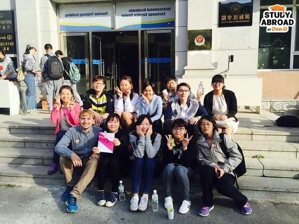 ถ่ายกับเพื่อนที่เรียนปรับภาษาด้วยกัน