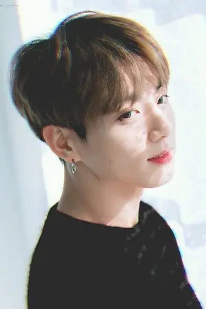 ปกนิยาย จะรักกันได้ไหม (JUNGKOOK X YOU )