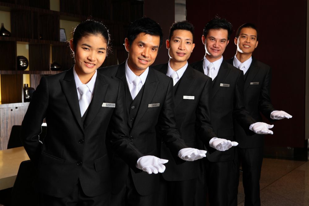 Леди против дворецких 2 сезон. Современная школа дворецких. Леди против дворецких спешл 3. Кафе темный дворецкий. Мейд кафе в японии с парнями.